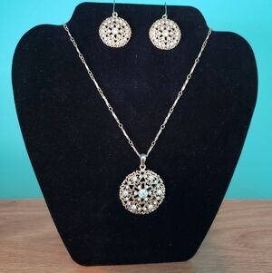 Gold earring and necklace set